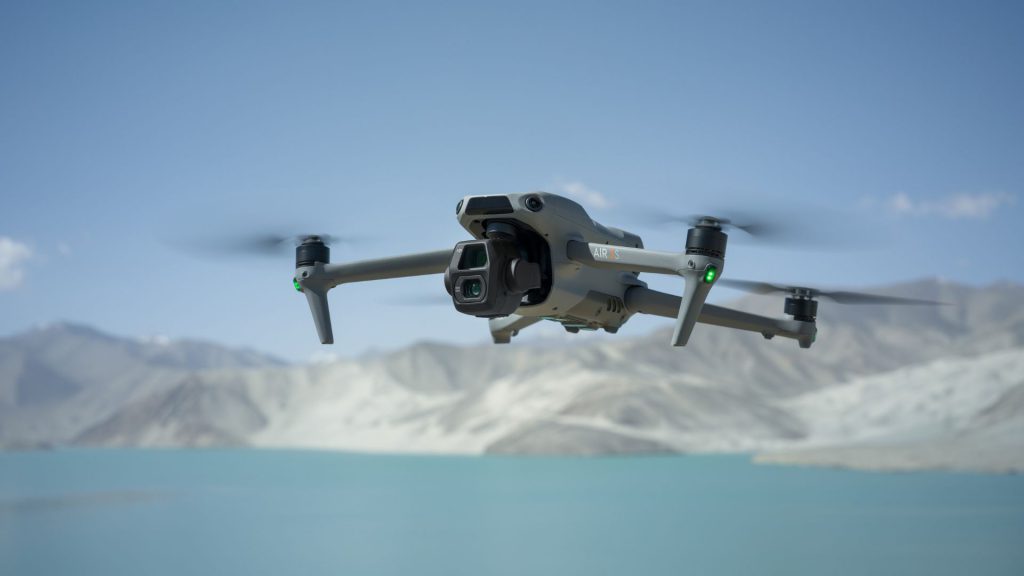 DJI svela Air 3S, il drone a doppia fotocamera potenziato