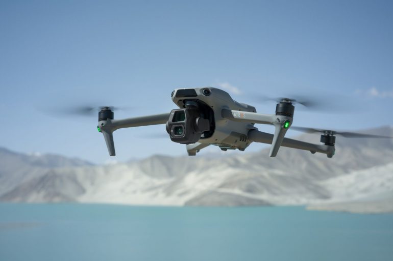 DJI svela Air 3S, il drone a doppia fotocamera potenziato