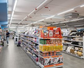 Action inaugura il suo primo store in provincia di Bari. Si trova a Modugno.